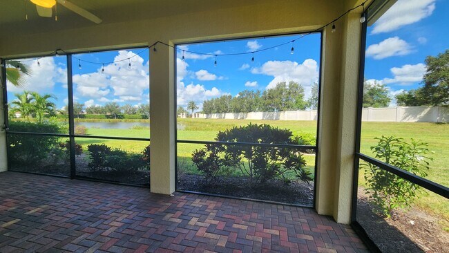 Building Photo - Lakeview Turnkey Furnished Home with Resor...