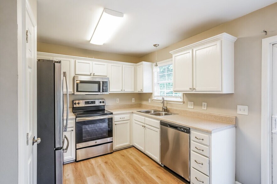Building Photo - 2838 Candlewicke Dr