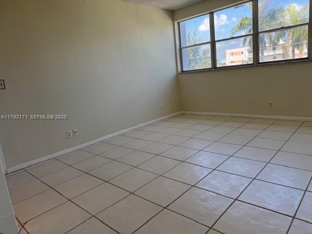 Building Photo - 9381 E Bay Harbor Dr