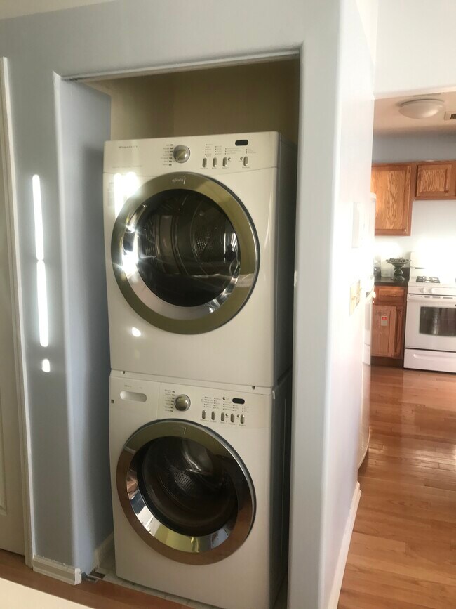 Building Photo - 180 Schooner St