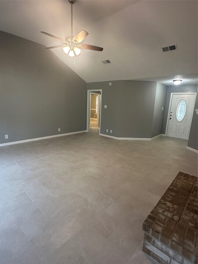 Building Photo - 501 Cindyrella Dr