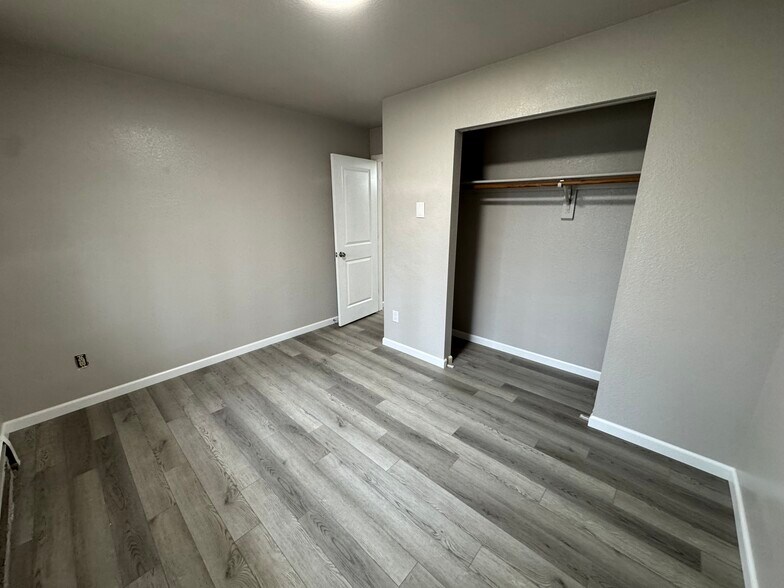 Building Photo - 2260 W Melanie Ave