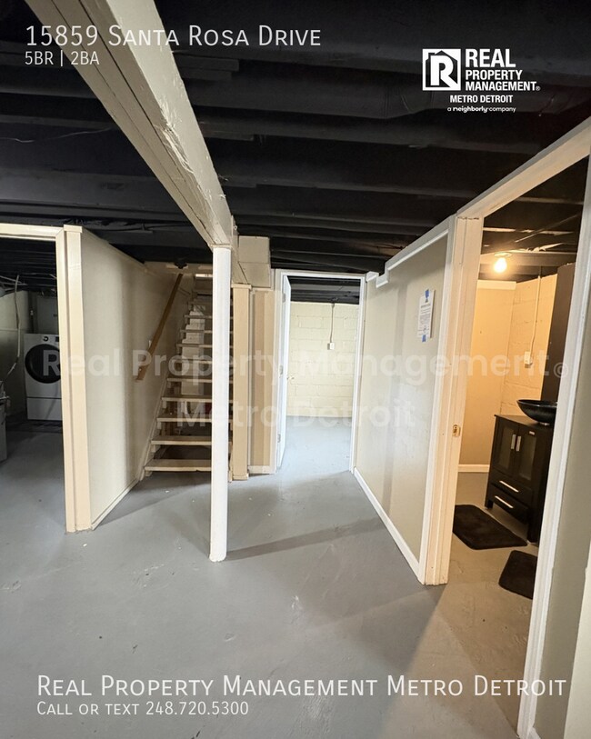 Building Photo - 15859 Santa Rosa Dr