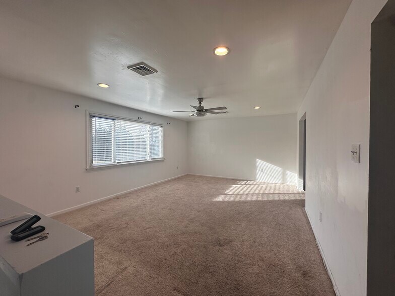 Living room with ceiling fan - 337 E 2nd St