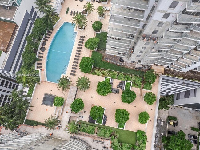 Building Photo - 1060 Brickell Ave