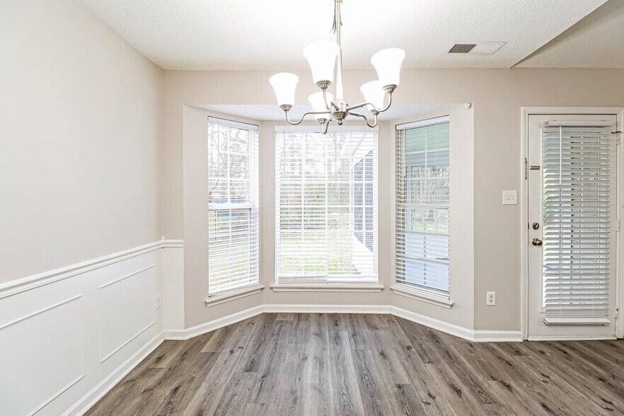 Building Photo - 11518 Larix Dr