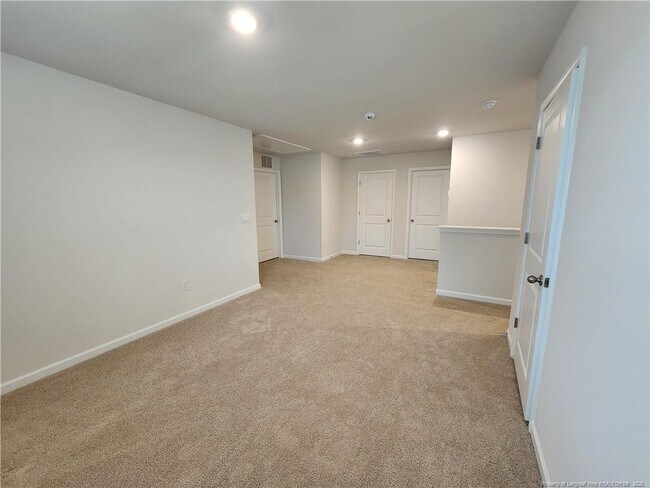 Building Photo - 15 Charlies Bnd Wy