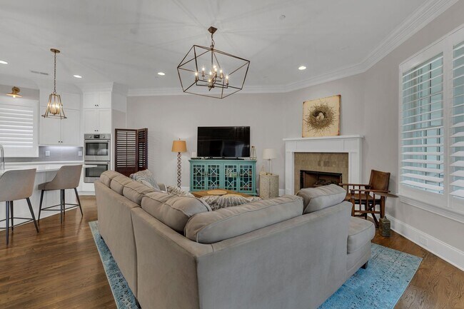Building Photo - Rent Unfurnished or Fully Furnished - 4 Be...