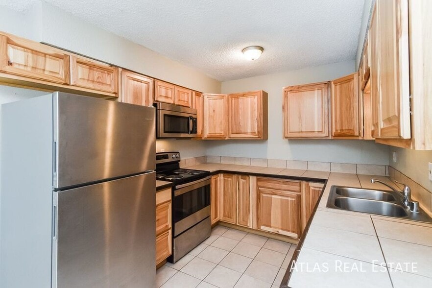Building Photo - 4319 Moonbeam Dr