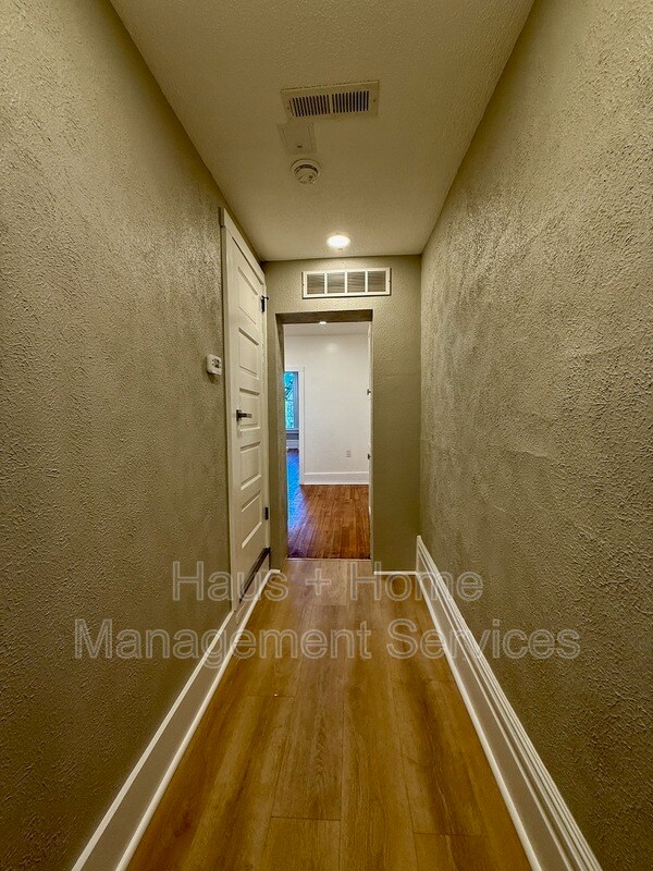 Building Photo - 906 Penn Ave