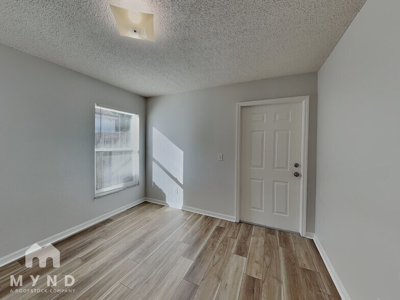 Building Photo - 5443 Cedar Ln