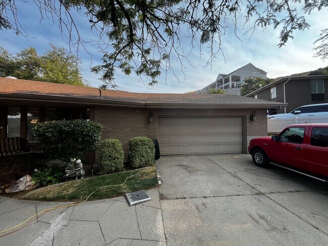 Building Photo - Beautiful 5 Bedroom/4 Bathroom in Bountiful