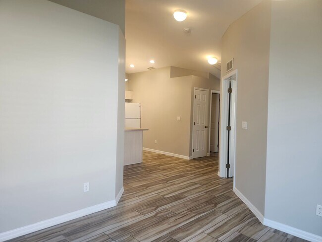 Building Photo - 2 Bedroom with Den 2 Bath 1 Car Garage Duplex In Cape Coral
