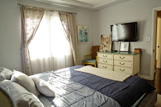 Building Photo - 141 S Brighton St