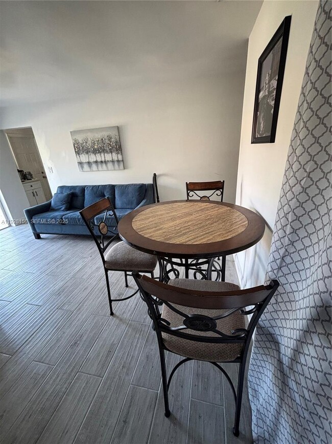 Building Photo - 4807 Ponce de Leon Blvd