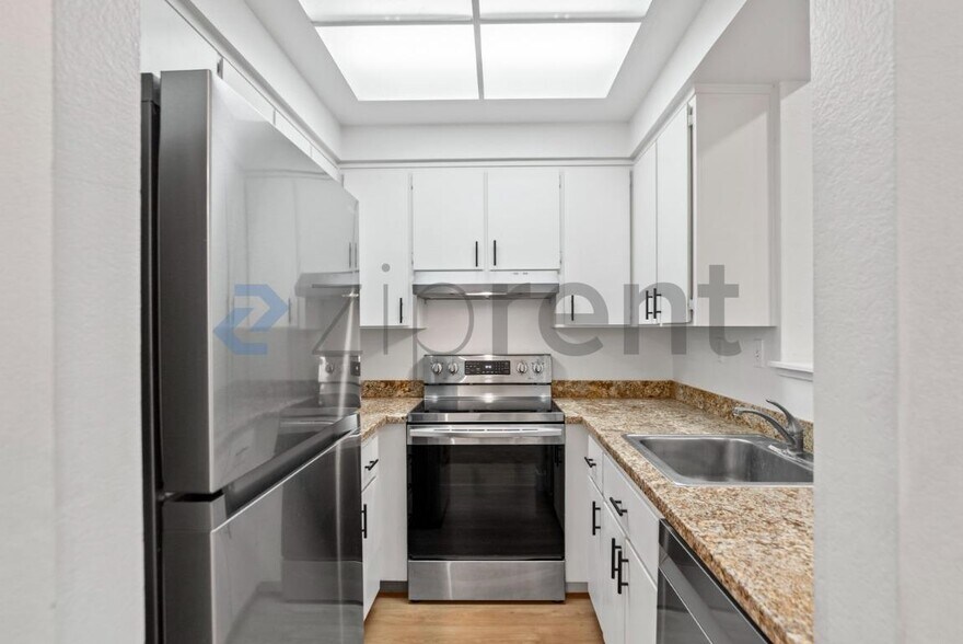 Building Photo - Unit 385