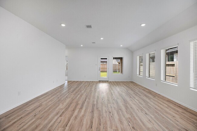 Building Photo - 31546 Beacon Cove Trl