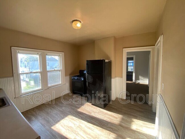 Building Photo - 408 Woodlawn Ave