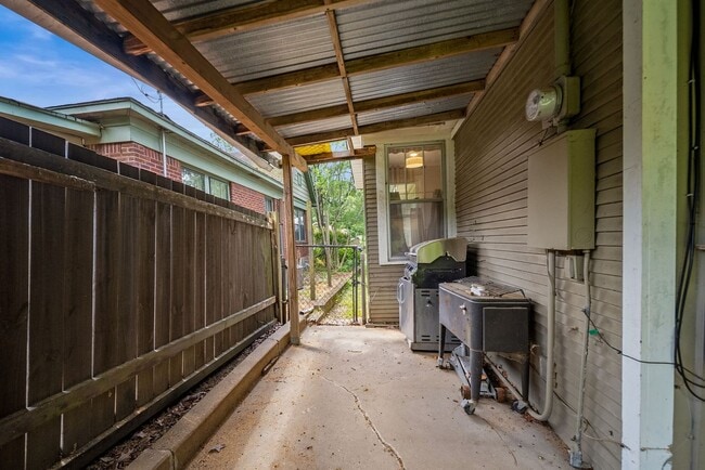 Building Photo - 5110 Lee Ave