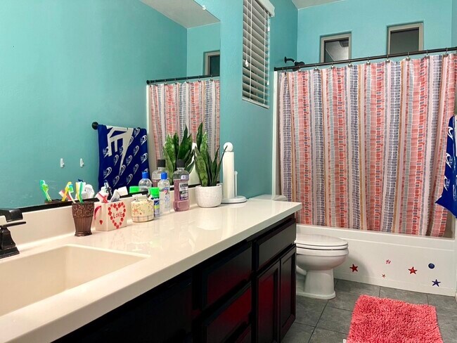 Common Bathroom 3 - 13100 N 91st Dr