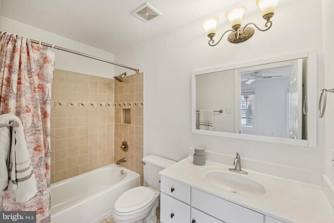 Building Photo - 4 Yellow Plum Ct