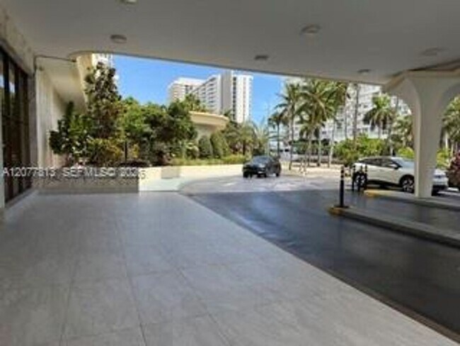 Building Photo - 5600 Collins Ave