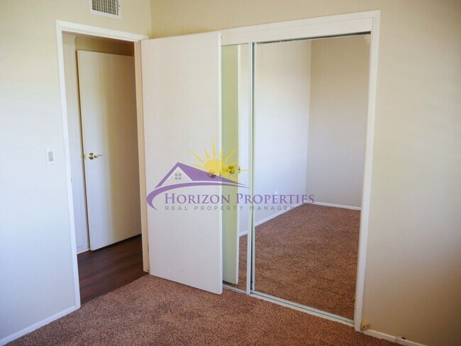 Building Photo - Remodeled 3 Bed 2 Bath 1,215 Sq Ft Citrus Heights Home
