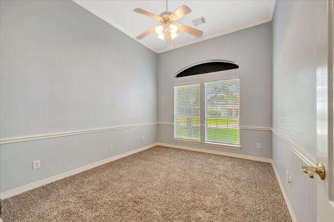 Building Photo - 2421 Baycrest Dr