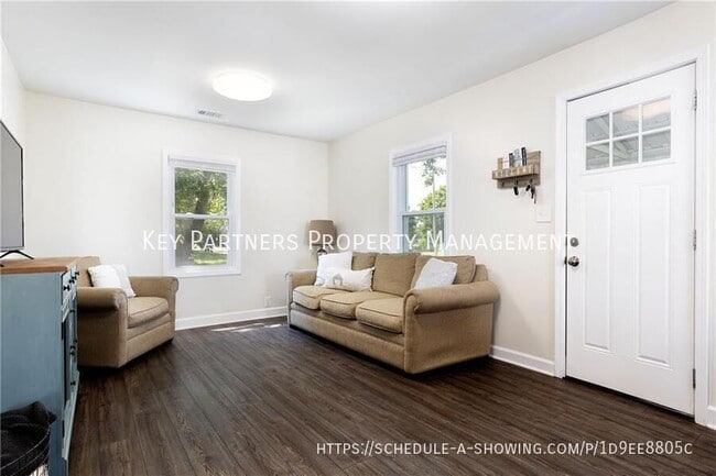 Building Photo - 736 S Cherry St
