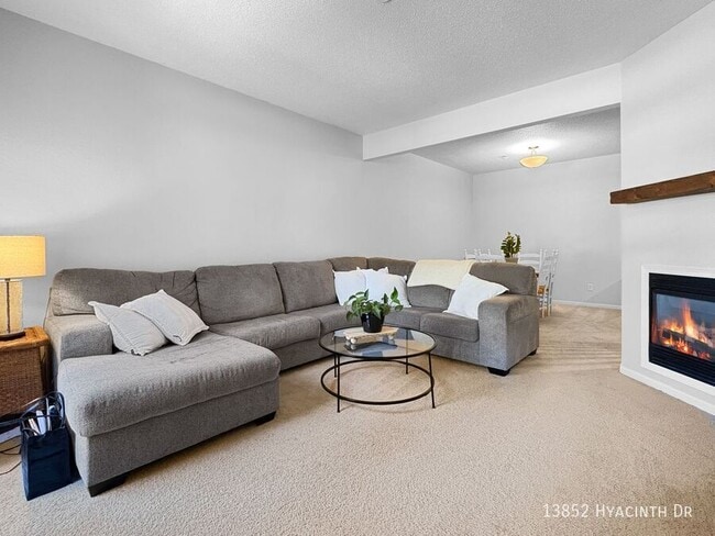 Building Photo - 13852 Hyacinth Dr