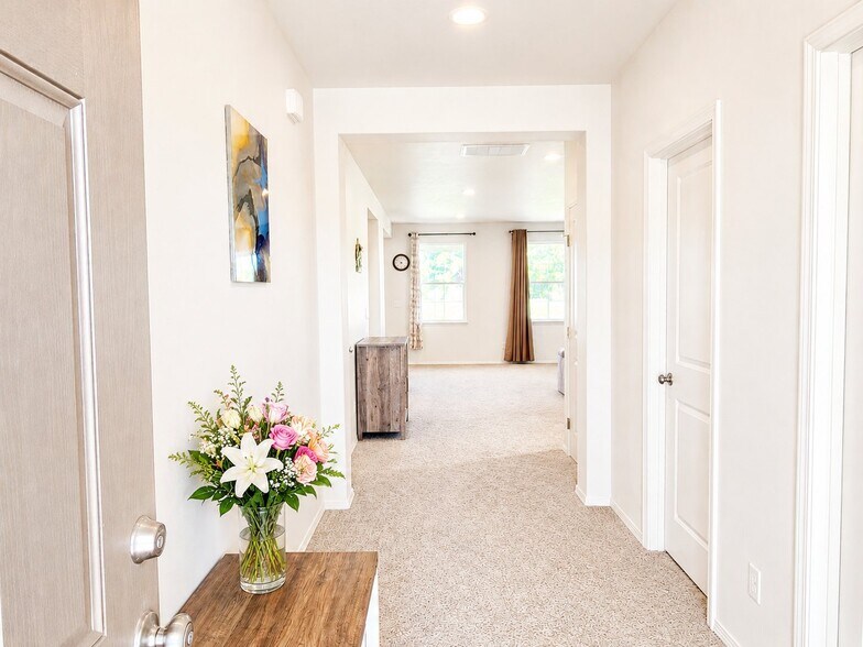 Building Photo - 8295 Diamond Point Cir NE