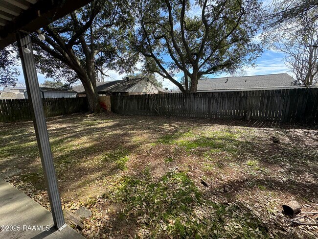 Building Photo - 107 Village Ln