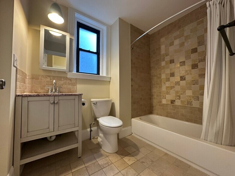 Building Photo - 184 Saint Paul St