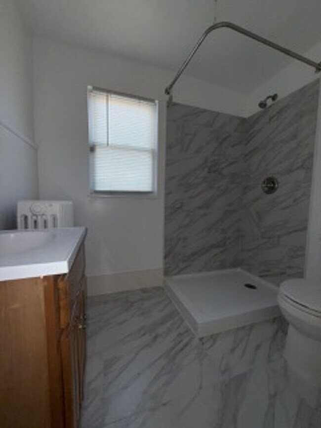 Building Photo - 321 E Price St