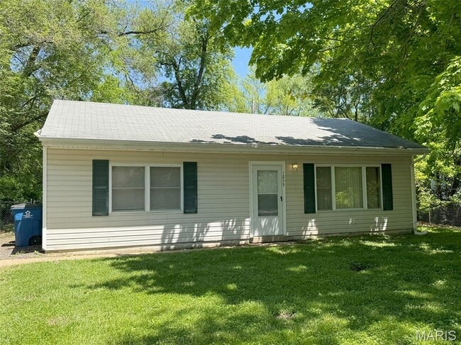 Primary Photo - 1235 Maple Ave