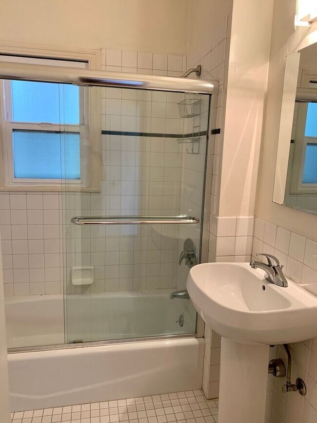 Building Photo - 507 Forest St