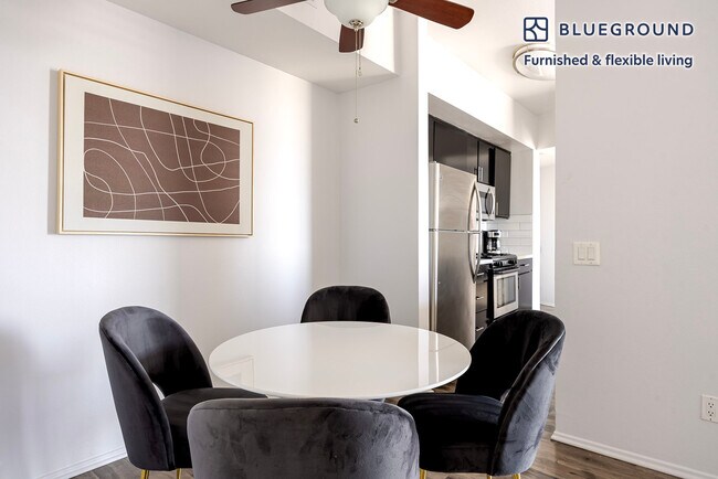 Building Photo - 1443 N Fuller Ave