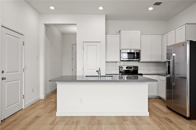 Building Photo - 15004 Ryman Rd