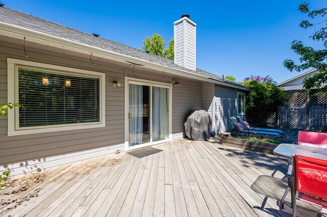 Building Photo - Newly Renovated 3 bed 2 bath home in the heart of MERIDIAN