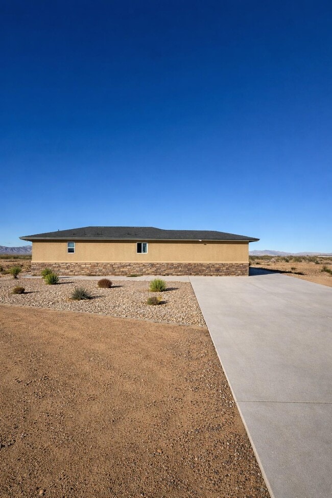 Building Photo - 6211 Poppy Blvd