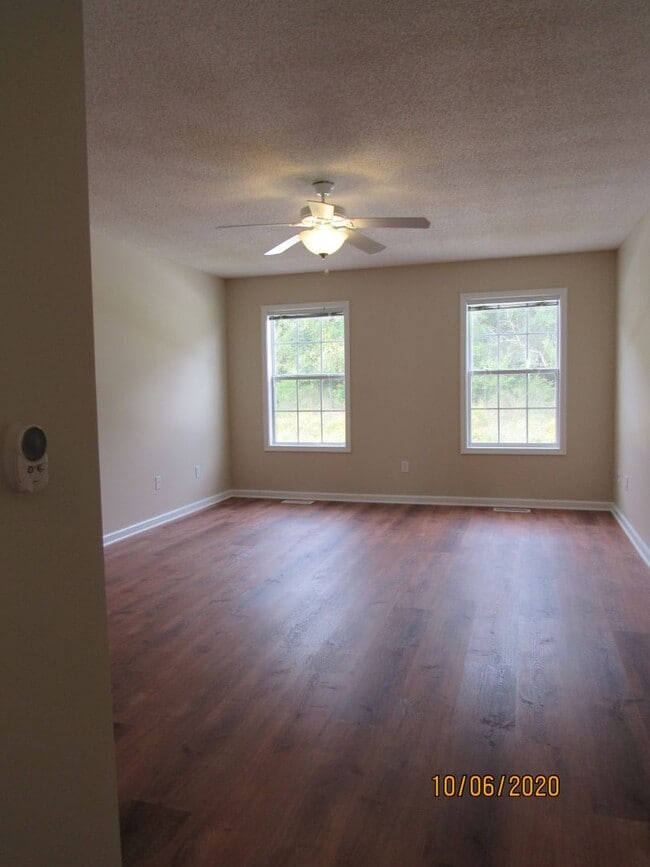 Building Photo - 207 Winthrope Ln