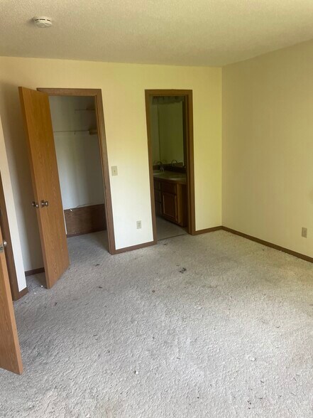 Building Photo - 3557 Blue Jay Way