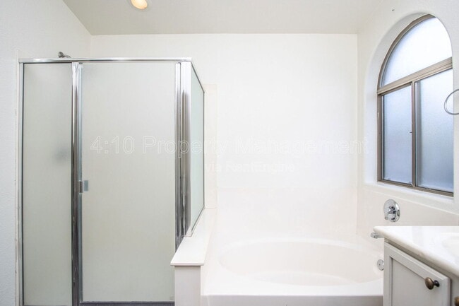 Building Photo - 1944 W Canyon Way