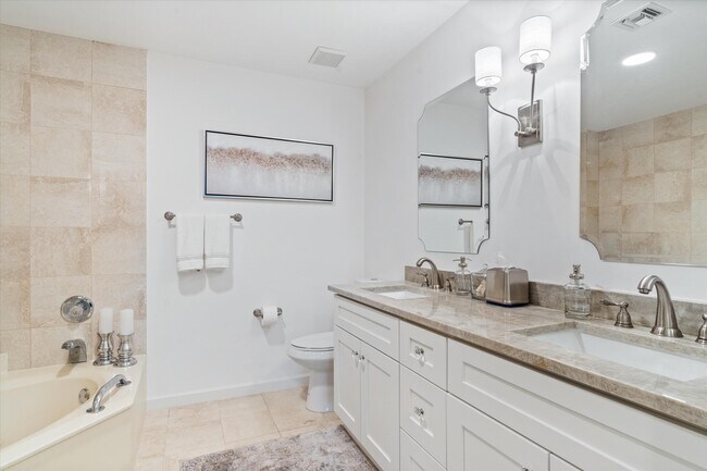 Building Photo - 5083 Lake Catalina Dr