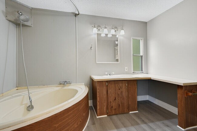 Building Photo - 20356 S I - 12 Service Rd