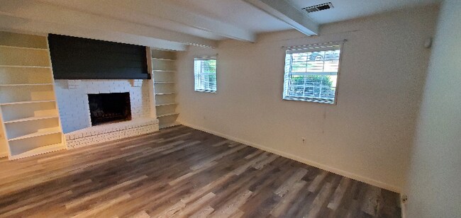 Building Photo - 3026 Round Hill Ct
