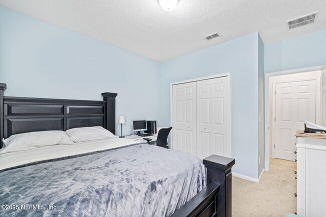 Building Photo - 300 Auburn Oaks Rd E