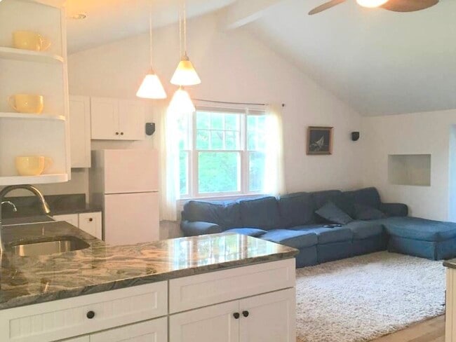 Building Photo - 2 Wildflower Ln