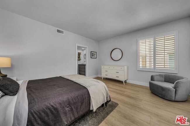 Building Photo - 1412 N Crescent Heights Blvd