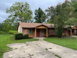 Building Photo - Quiet duplex near Lake Jackson-$500 rent c...